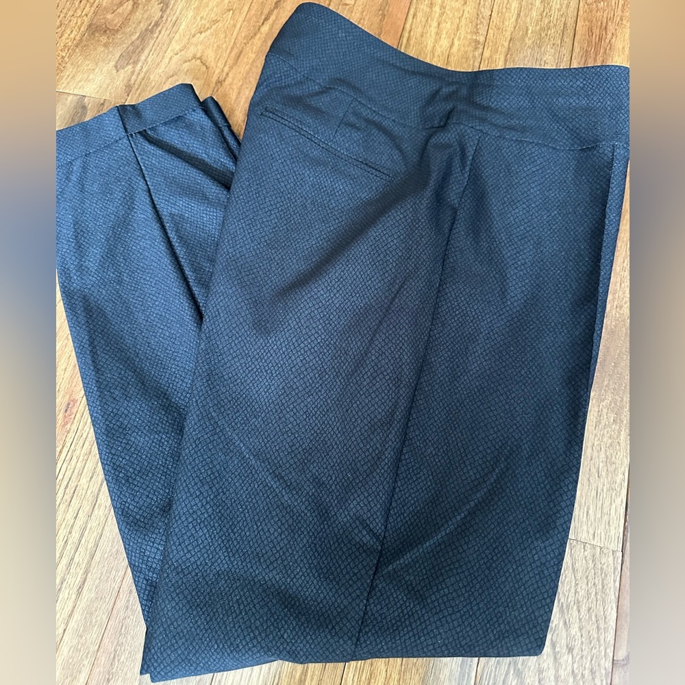 EBUC LADIES SIZE 12 LORD and TAYLOR KELLY PULL ON STRETCH BLACK CUFFED PANT
